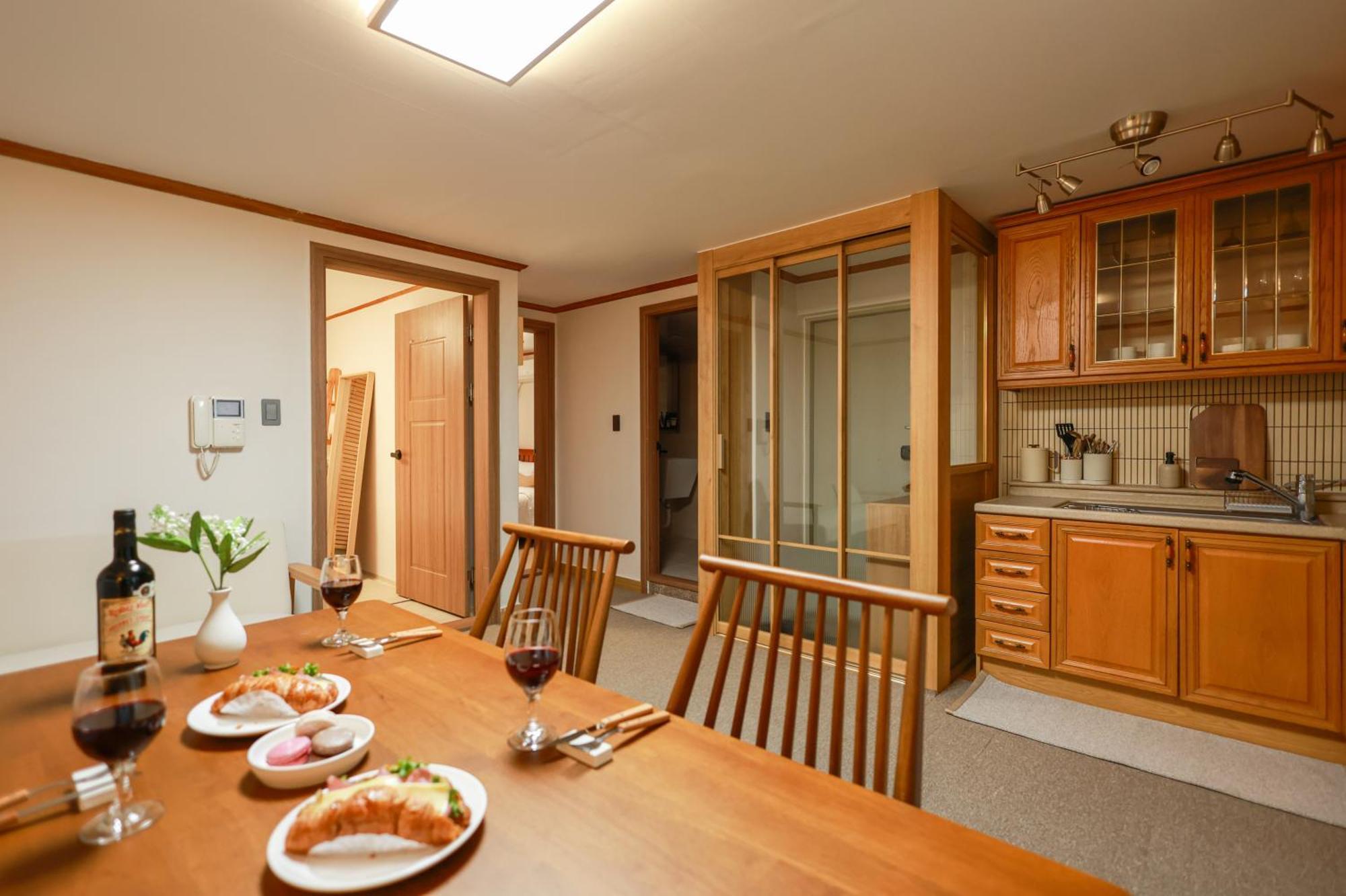 Comfy Stay, 5 Minutes Away From Eungam Station, Olive Young And Daiso Apartment *